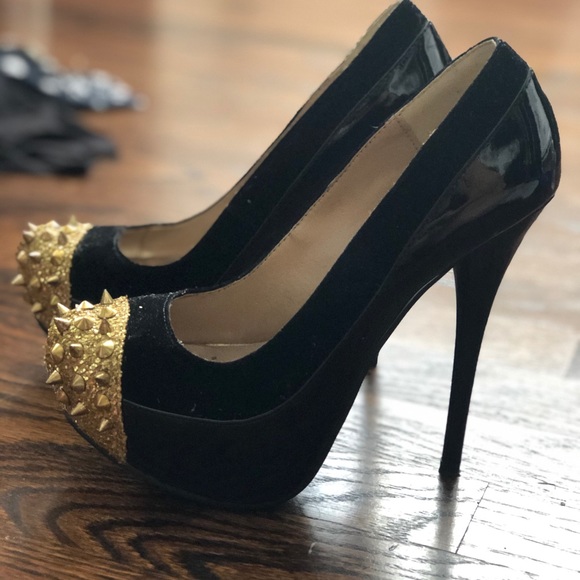 Black and gold spiked stiletto heels! - Picture 1 of 4